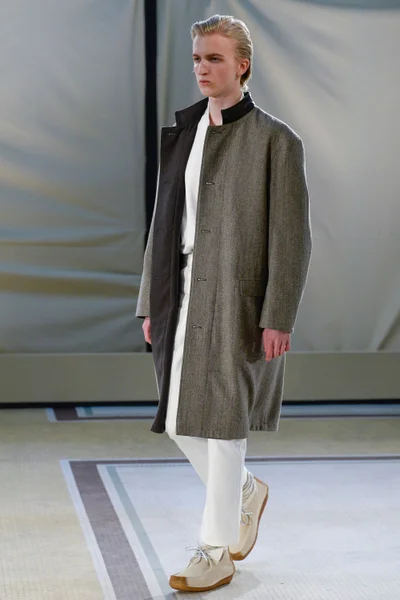 Look 32
